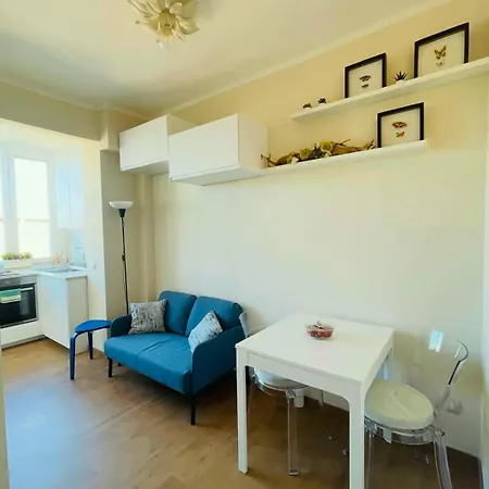 B33 A Natural Tilt For Beauty Apartment *