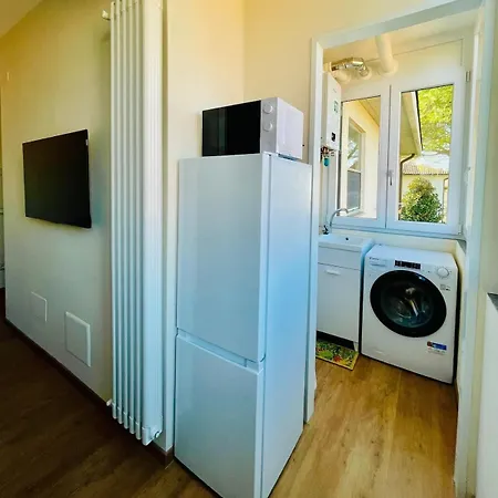 B33 A Natural Tilt For Beauty Apartment *